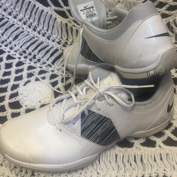 Nike Women’s Golf Shoe - Picture 2 of 3